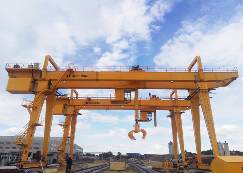Watch Nucleon crane lifting its iron arm in Belarus