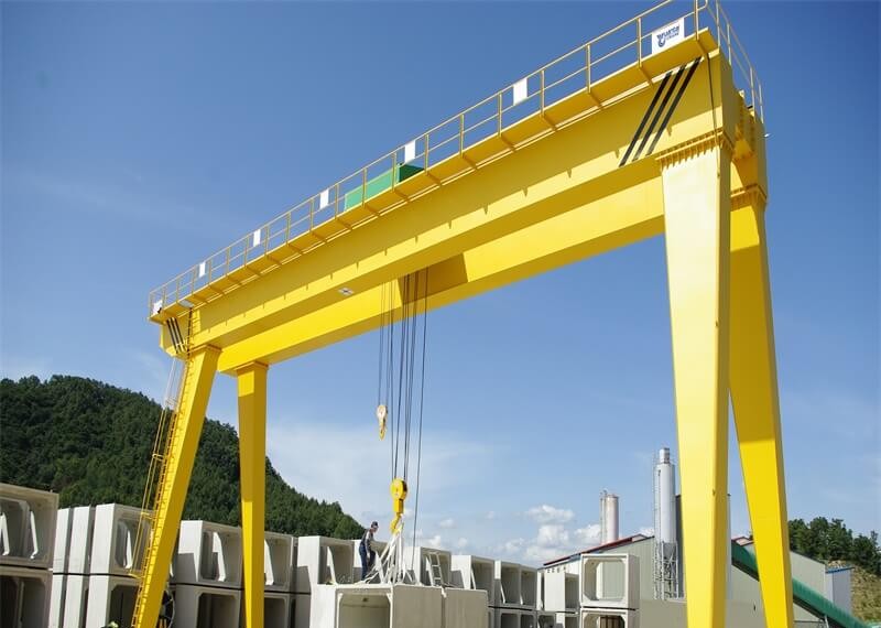 What are the differences between European cranes and traditional cranes?