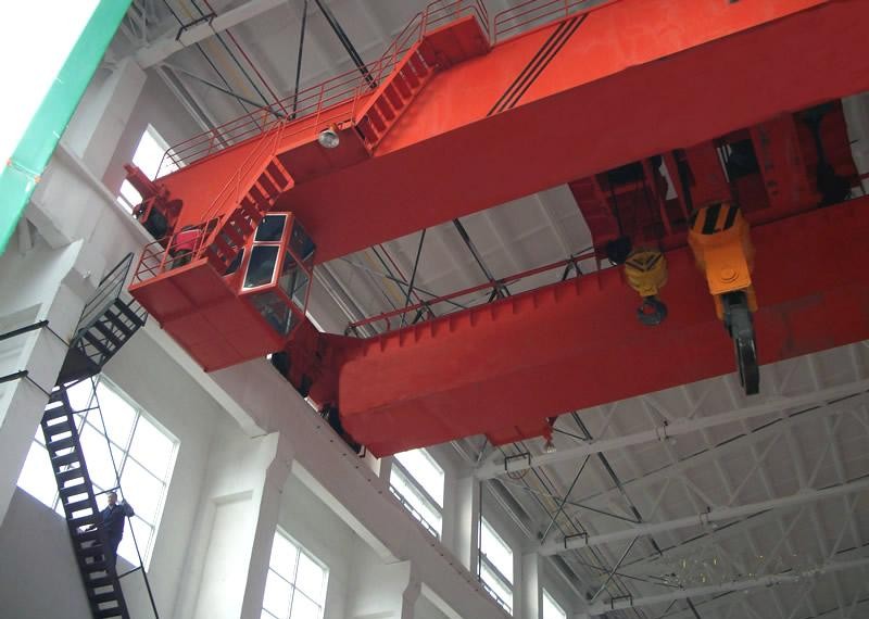 What are the safety protection devices of cranes