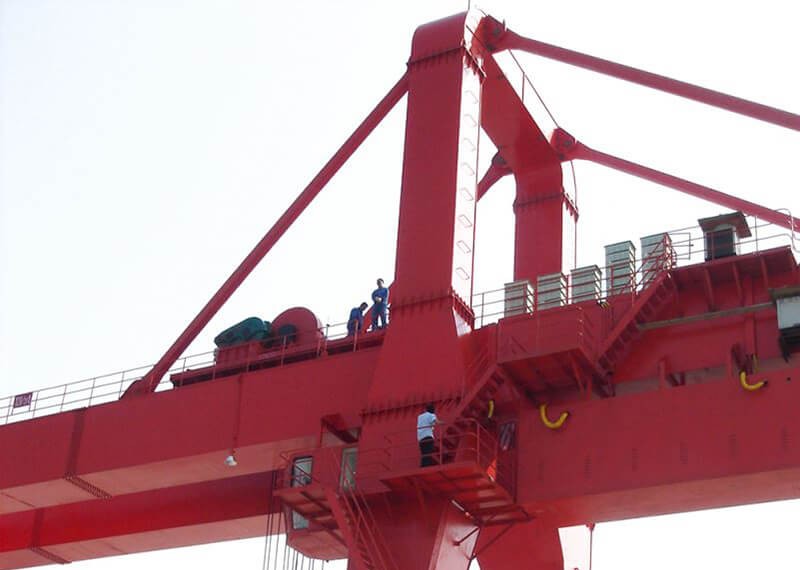 Different structural characteristics of main beam of gantry crane