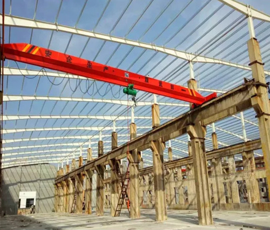 Industry Production Workshop Using Single Girder Overhead Crane