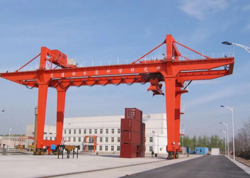 Comparison and selection of e-rtg and RMG in container yard