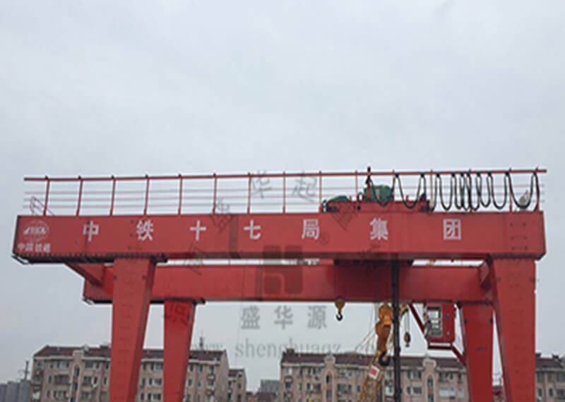 What special attention should be paid when the subway gantry crane is dismantled？