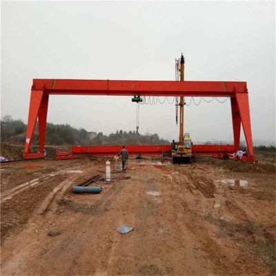 Portable 40 Ton Lifter Diesel Powered Mini Container Gantry Crane