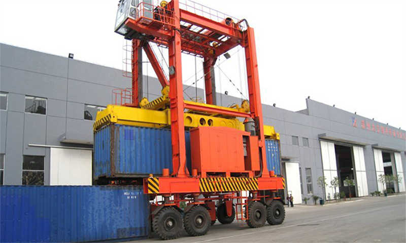 Multi-Size Container Straddle Carrier – Compatible with Various Box Types