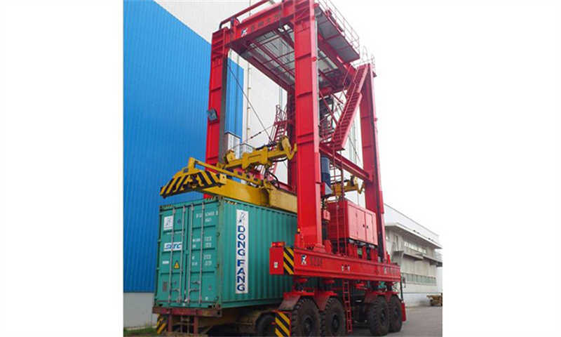 Remote-Controlled Container Straddle Carrier – Easy & Flexible Operation