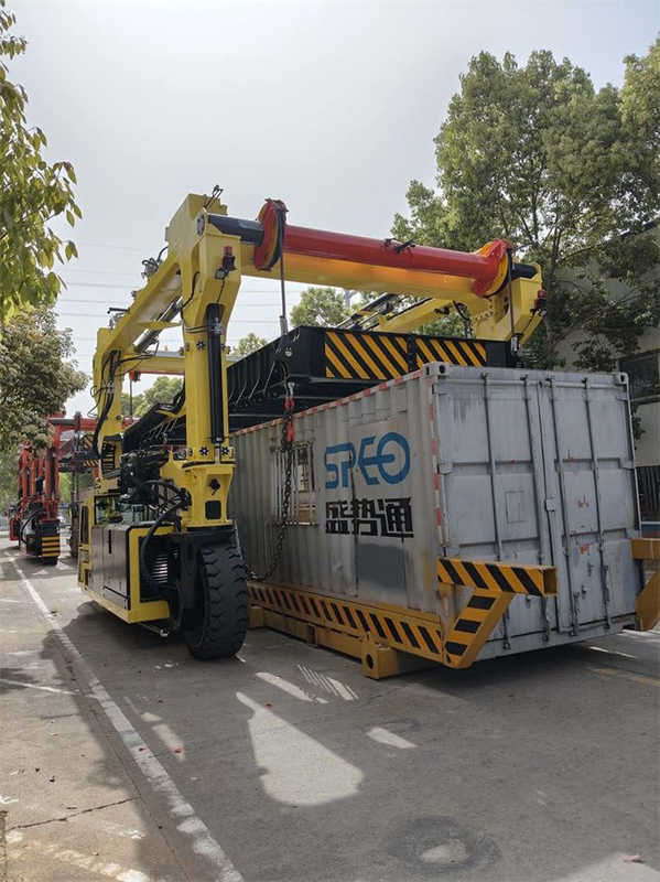 60T All-Electric Straddle Carrier | Long-Lasting Battery & Fast Charging