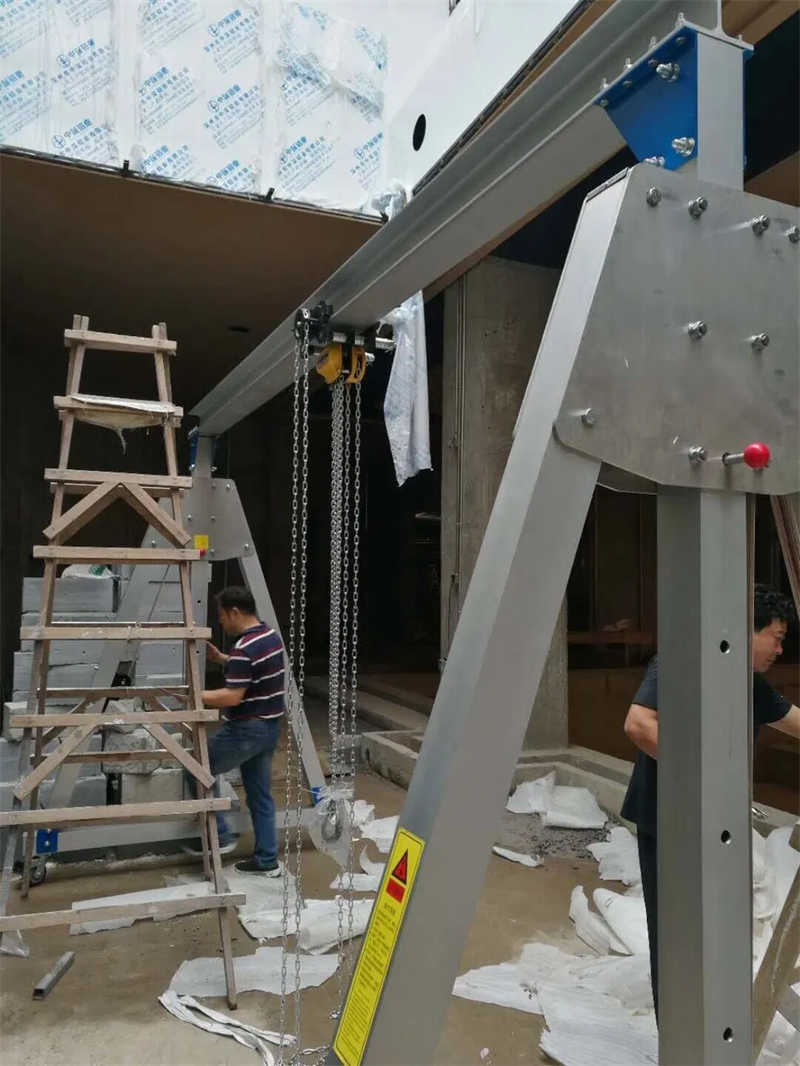1-10 Ton Small Portal Gantry Crane Hand Push & Electric Options for Easy Lifting