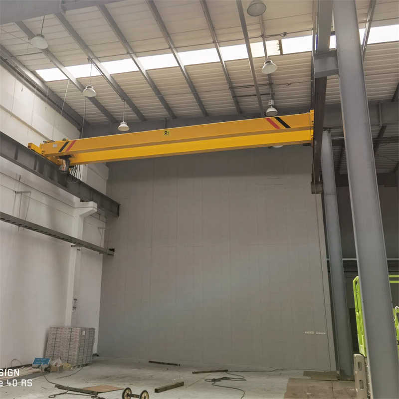Remote-Controlled Bridge Crane – Wireless Operation for Improved Safety