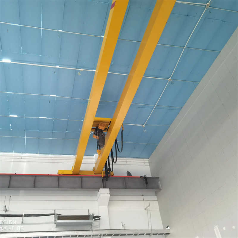 Remote-Controlled Bridge Crane – Wireless Operation for Improved Safety