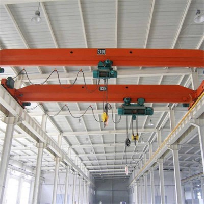 Low-Headroom Single Girder Crane | Compact Design | European Logistics Use