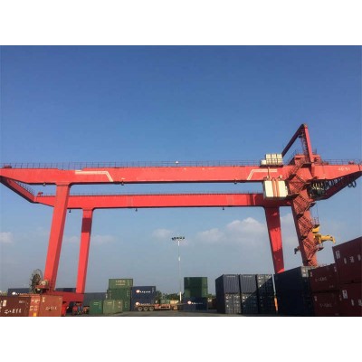 Customizable RMG Container Gantry Crane - Rail Travel System