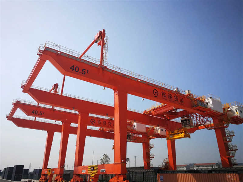 Customizable RMG Container Gantry Crane - Rail Travel System