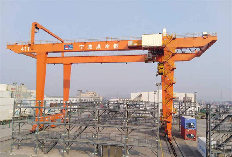 Customizable RMG Container Gantry Crane - Rail Travel System
