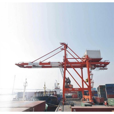 80 Ton Mobile Ship Unloader Flexible STS Crane for Regional Container Terminals