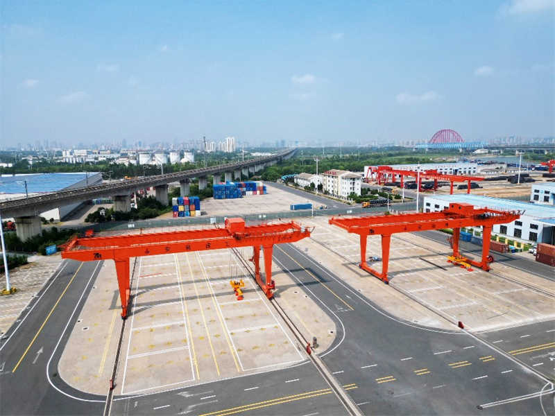 10-50T Mobile Rubber Tire Gantry Crane For Shipping Yard Container Stacking