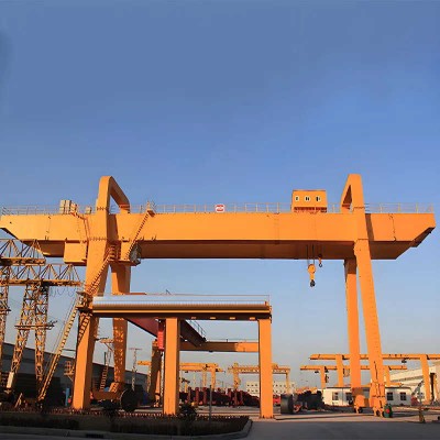 10-100T Double Beam Gantry Crane 15-35M Span For Heavy Duty Factory Use