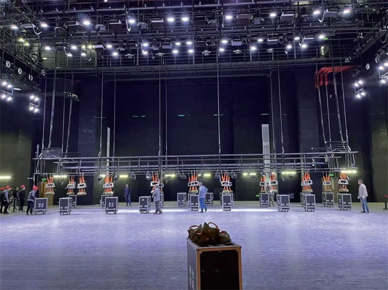 Compact Electric Hoist for Limited Space Lifting Applications