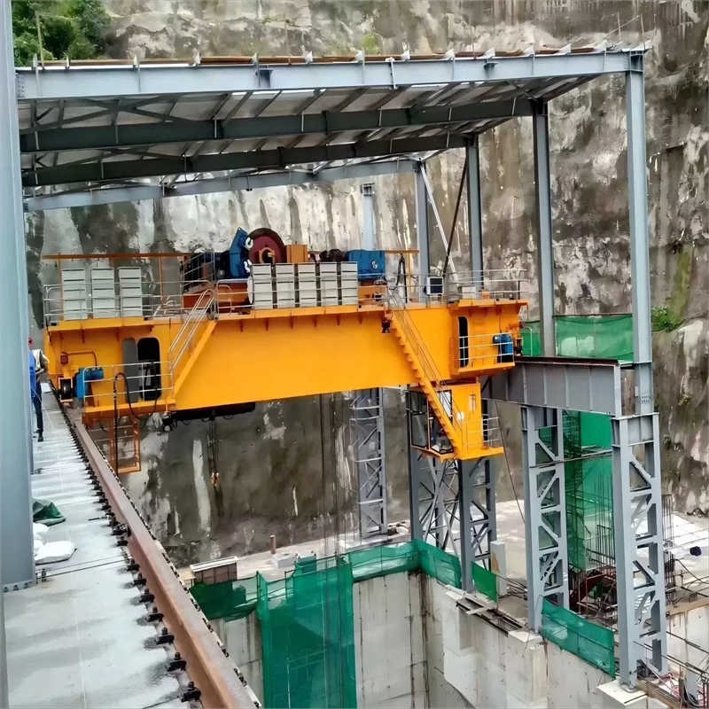 Insulated Double Girder Overhead Crane 5t-200t for Steel Mills & Foundries