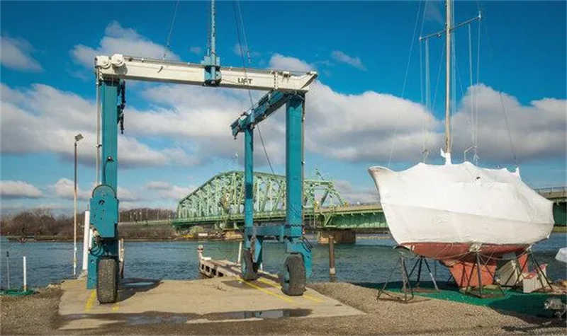 Versatile 8-Ton Mobile Boat Lift Crane | 7m Reach for Flexible Positioning