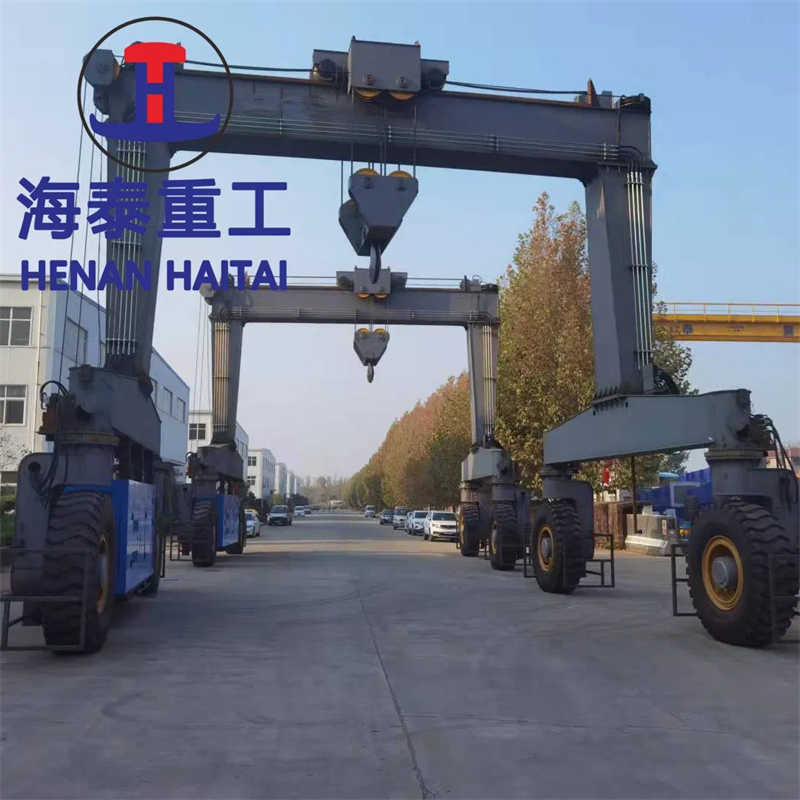 China Crane Rubber Tyred Wheel Hydraulic Gantry Crane Straddle Carrier for Sale