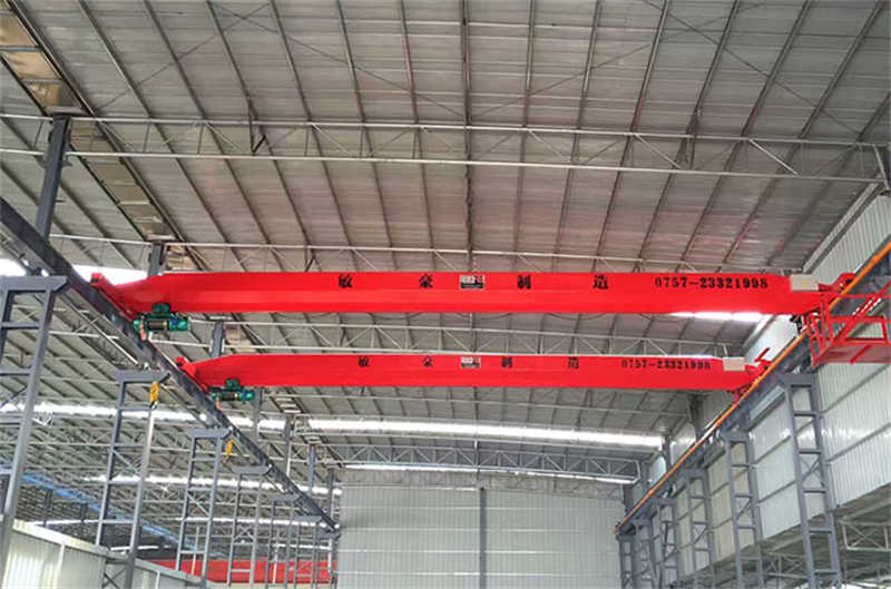 Low profile single beam EOT crane for limited headroom spaces