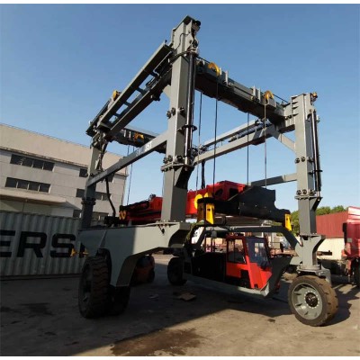 Efficient HKY3533 Straddle Carrier with Auto Spreader System