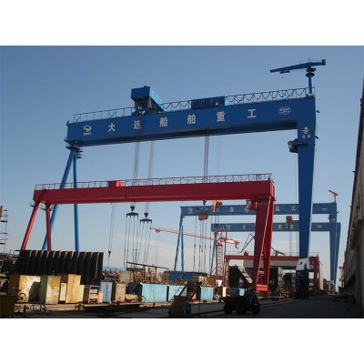 Efficient Port Gantry Cranes for Rapid Container Stacking and Handling