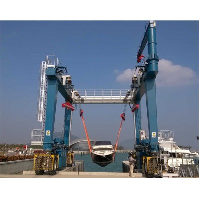 Corrosion Resistant Marine Hoist Designed for Saltwater Environments