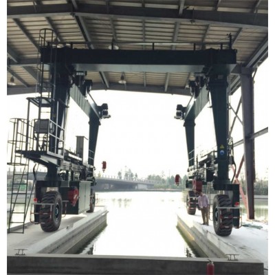 Compact and Powerful Marine Hoist for On-Deck Equipment Handling