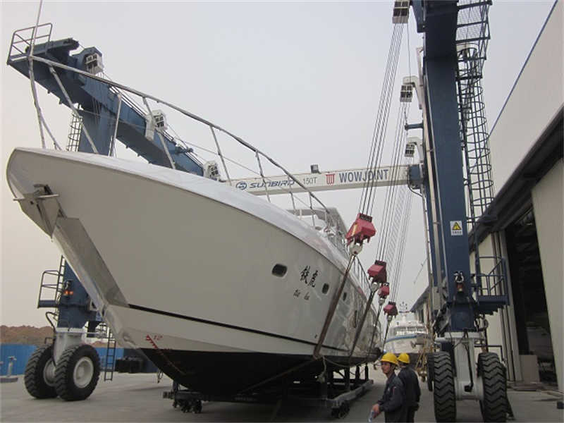 High-Strength Alloy Marine Hoist Resistant to Harsh Weather Conditions