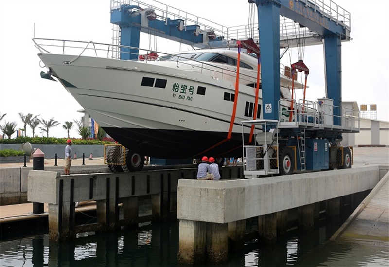 High-Strength Alloy Marine Hoist Resistant to Harsh Weather Conditions