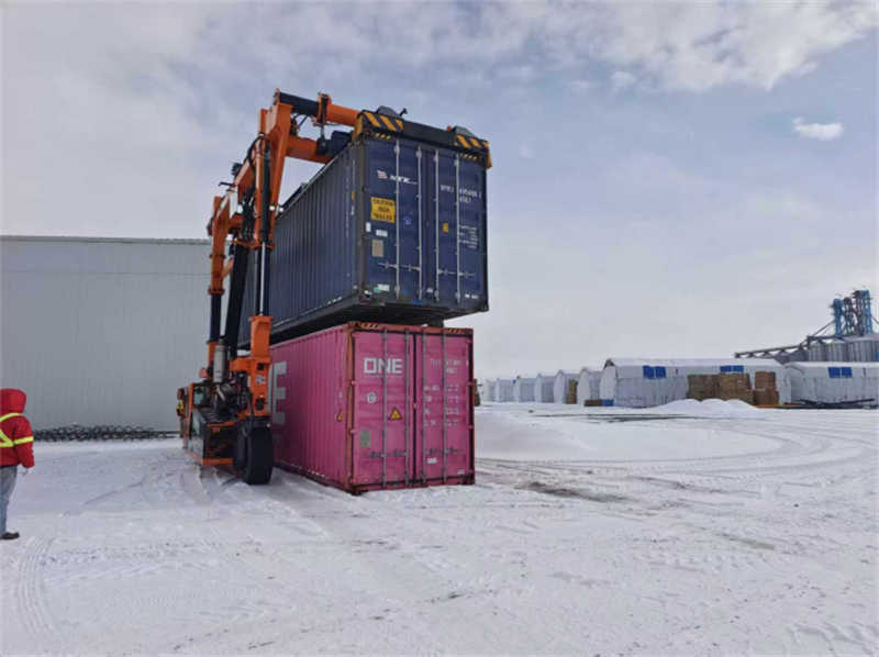 High Capacity 60t Electric Straddle Carrier for Port Operations
