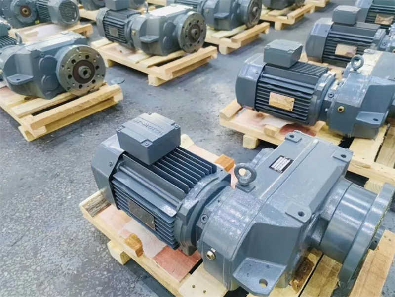 Flange Mounting Parallel Shaft Helical Geared Motor with Electric Motor