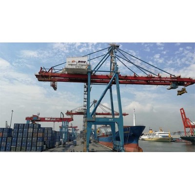 Robust STS Container Cranes for 50 to 80 Ton Loads and Continuous Port