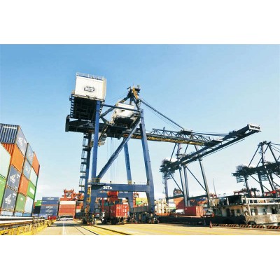 Ship to Shore Cranes Feature 70 Ton Capacity and Automated Spreader Systems