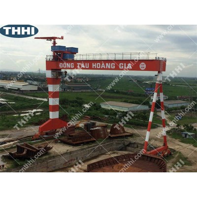 Robust Shipyard Gantry Crane for Precision Ship Section Construction