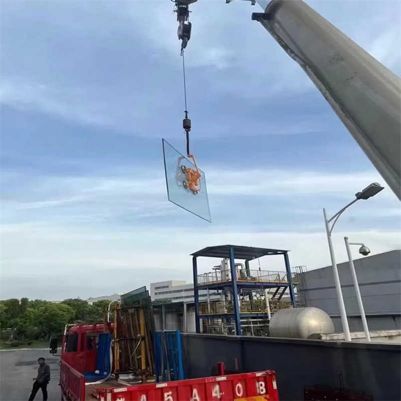 Glass Vacuum Loader with a Load Capacity of 2000 Kg