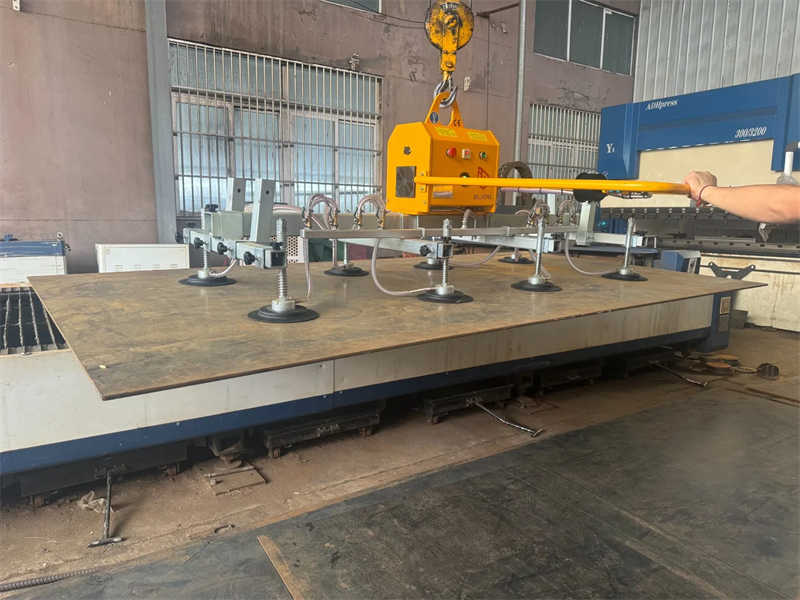 Industrial Vacuum Lifter for Steel Plates with Telescopic Beam Design