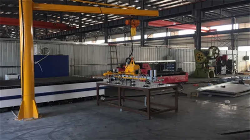 One Vacuum Lifter for All Sizes: Telescopic Solution for Sheet Metal