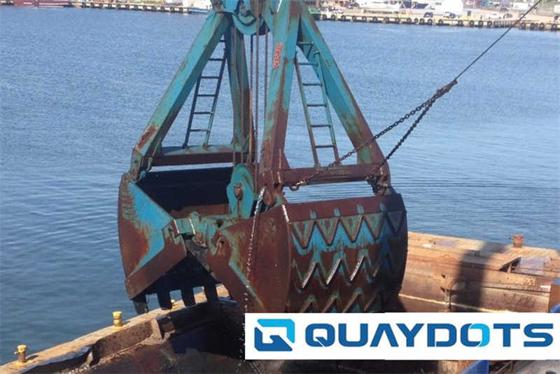 Robust Clamshell Grab Bucket with Reinforced Teeth for Mining Operations