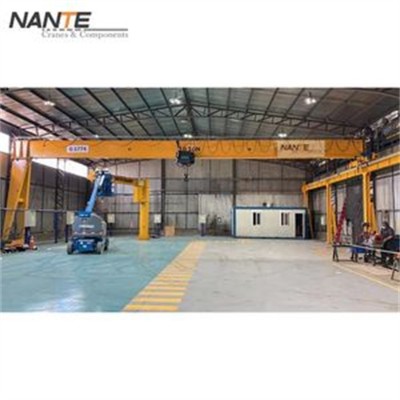 Bay Side Lifting Specialist: Semi-Gantry Crane Maximizes Your Floor Space Usage