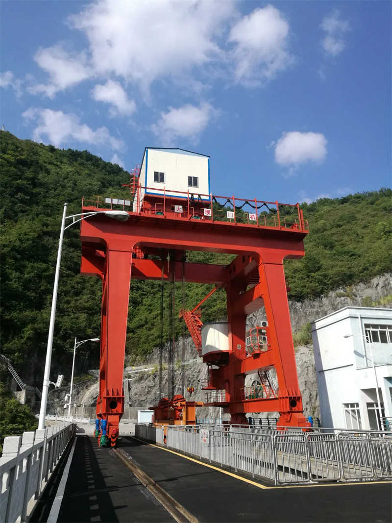 Double Girder Gantry Crane 32 Ton | High Capacity for Port and Steel Mill Use