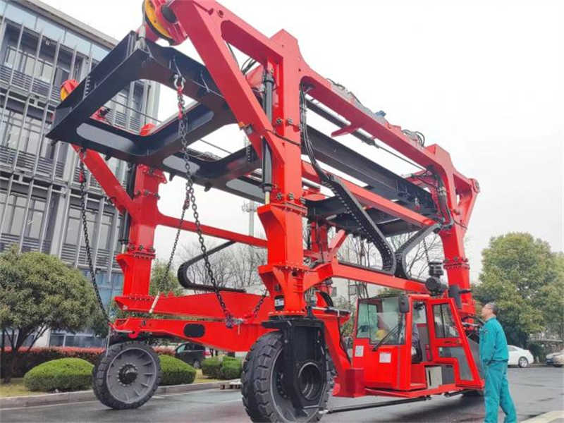 80T Compact Marine Straddle Carrier for Intermodal Terminal Operations