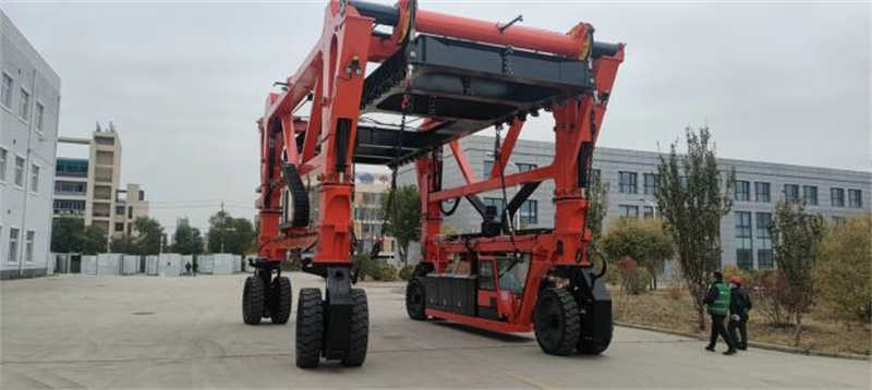 80T Compact Marine Straddle Carrier for Intermodal Terminal Operations