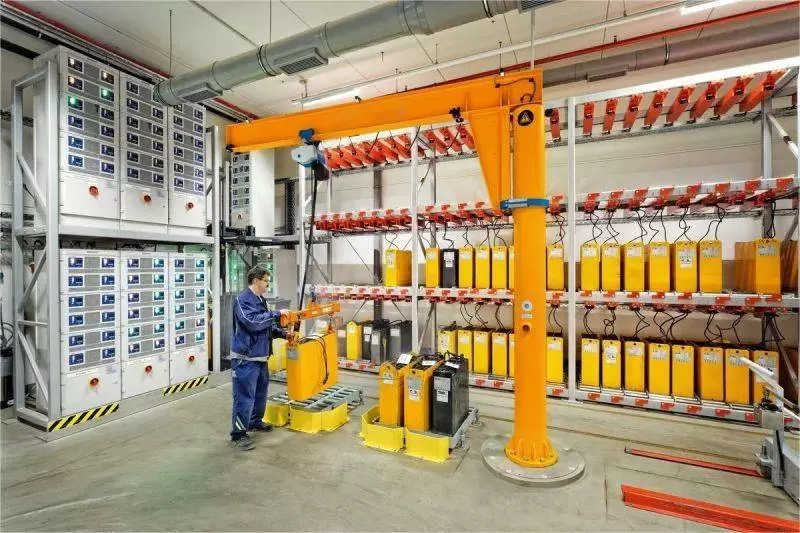 Efficient 500kg material handling with Pillar Jib Crane LS and 6m jib arm