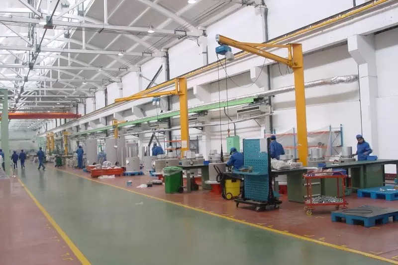 Efficient 500kg material handling with Pillar Jib Crane LS and 6m jib arm