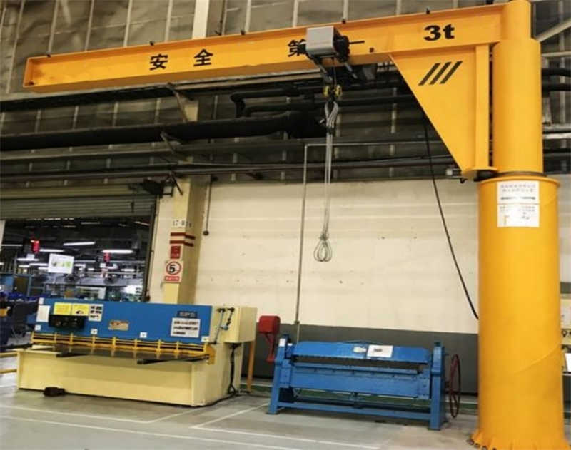 Space-saving 500kg wall-mounted jib crane features a 3 meter arm.