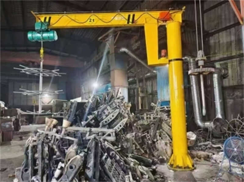 Precise 250kg articulating jib crane ideal for assembly tasks.