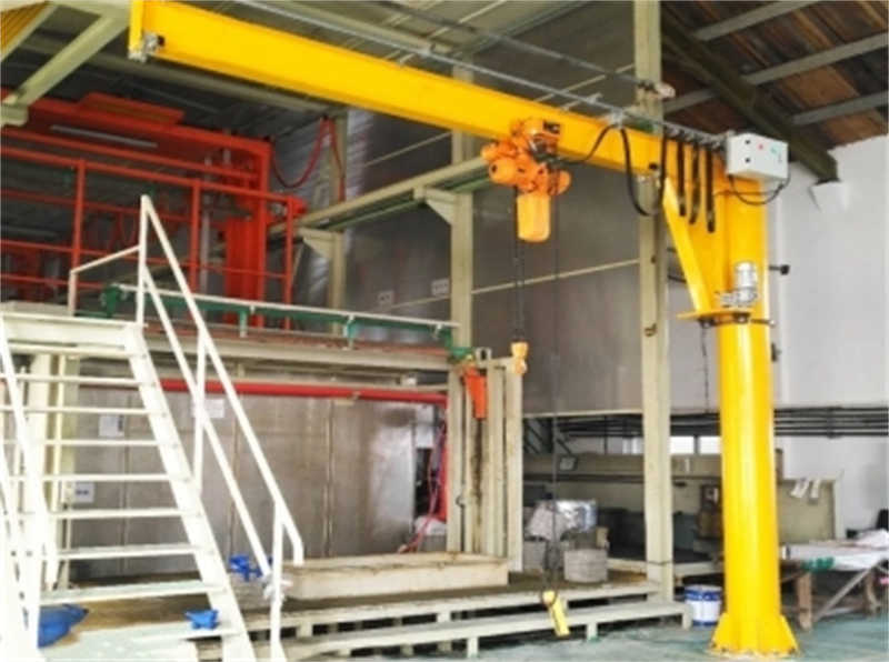 Precise 250kg articulating jib crane ideal for assembly tasks.